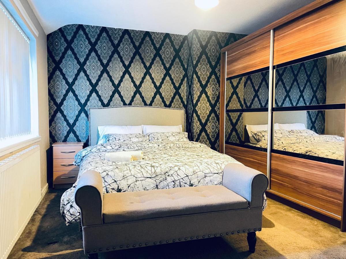 3 Bedroom Holiday House,Close To M6-Express Way To Centre Birmingham Kültér fotó
