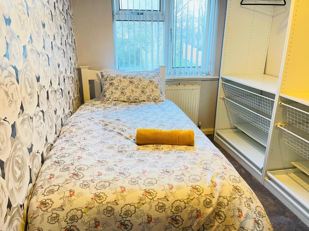 3 Bedroom Holiday House,Close To M6-Express Way To Centre Birmingham Kültér fotó